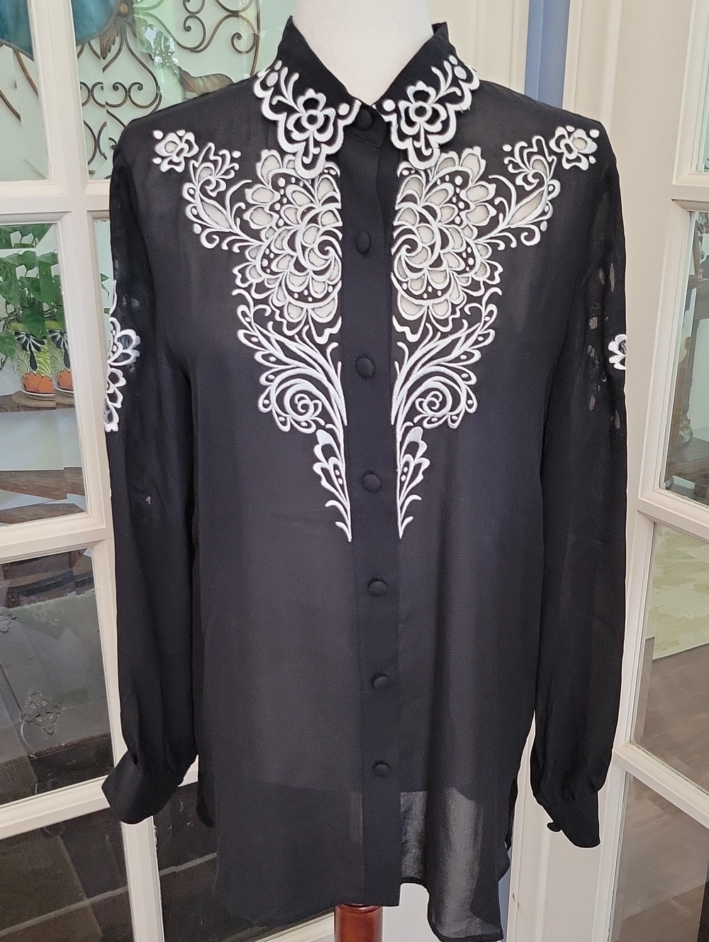 BOB MACKIE Black Long-Sleeve Button-Front Silk Blouse White Embroidery | Size: S